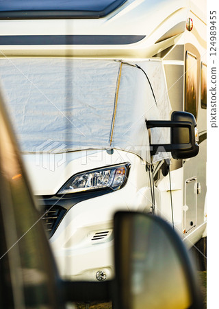 Motorhome with thermal screen blind 124989455