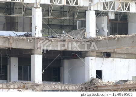 鋼筋混凝土建築拆除現場 鋼筋混凝土建築拆除現場 124989505