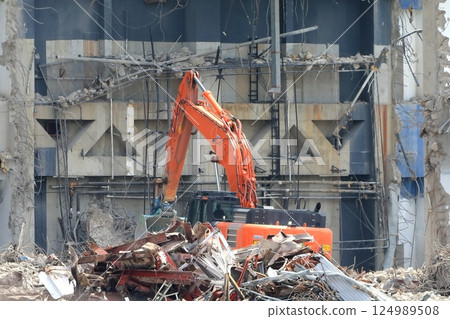鋼筋混凝土建築拆除現場 鋼筋混凝土建築拆除現場 124989508