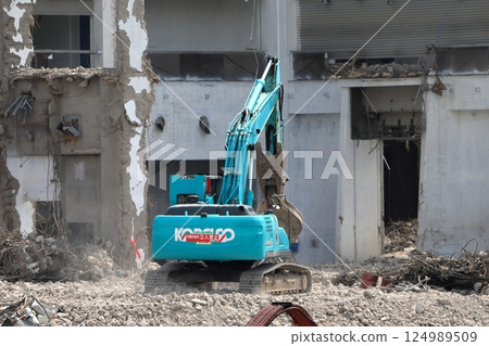 鋼筋混凝土建築拆除現場 鋼筋混凝土建築拆除現場 124989509