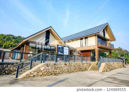Amanohashidate Station in spring, Miyazu City, Kyoto Prefecture 124989555