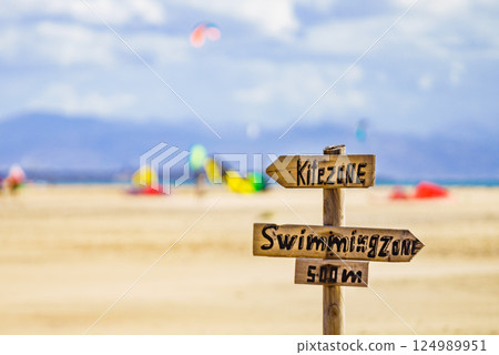 Kitezone and swimmingzone sign at beach. 124989951
