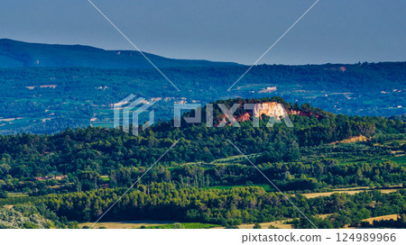 Red rocks in Roussillon, Provence France 124989966