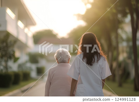 Elderly woman receiving care in a nursing home 124991128