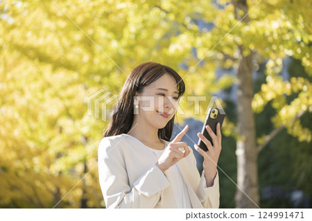 Beautiful woman portrait 124991471