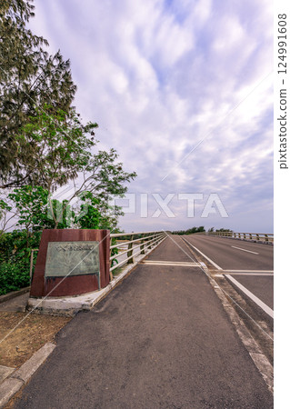 The scenery of Nagura Ohashi Bridge will make you want to stop and take a look during your trip 124991608