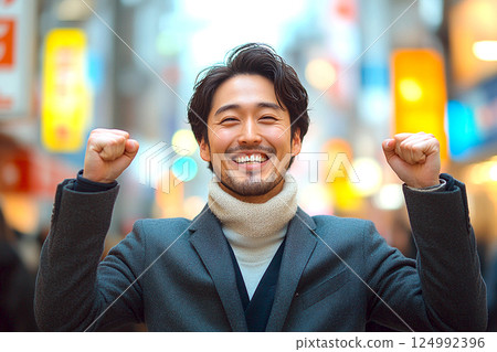Male businessman's fist pump 124992396