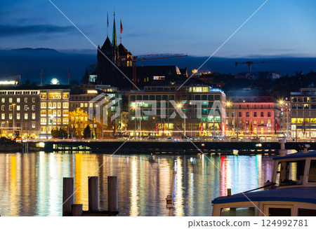 Mont-Blanc bridge and Geneva Lake embankment in evening 124992781