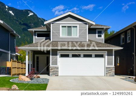 Brand new house on the final stage of construction 124993261