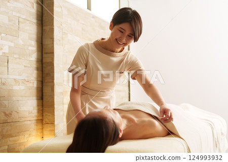 Aestheticians and customers 124993932
