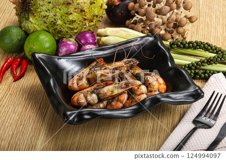 Boiled big tiger fresh shrimp 124994097