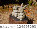 Praying rabbit statue 124995293