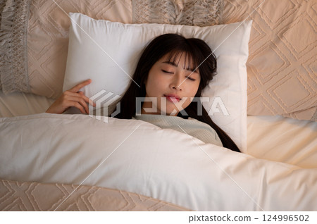 woman sleeping in bed woman sleeping in bed 124996502