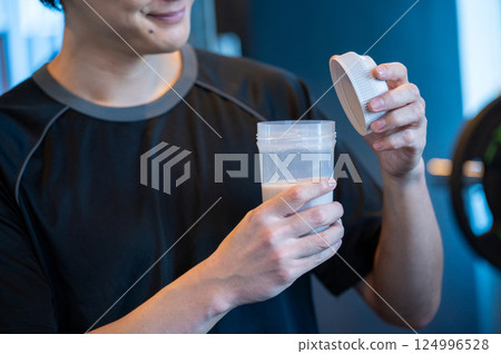 喝蛋白質的男人 喝蛋白質的男人 124996528