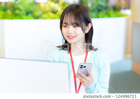 Business woman with a smartphone in the office 124996721