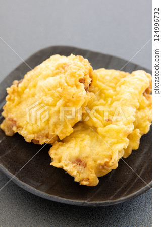 delicious chicken tempura 124996732
