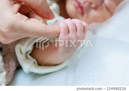 Baby's small hand Newborn holding finger 124998226