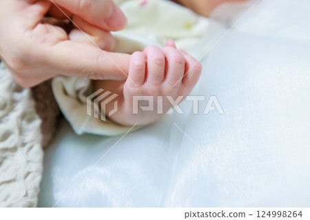 Baby's small hand Newborn holding finger 124998264
