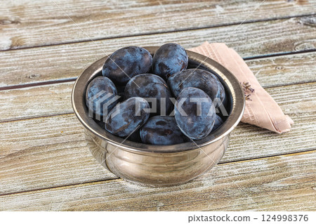 Fresh raw sweet juicy plum Fresh raw sweet juicy plum 124998376