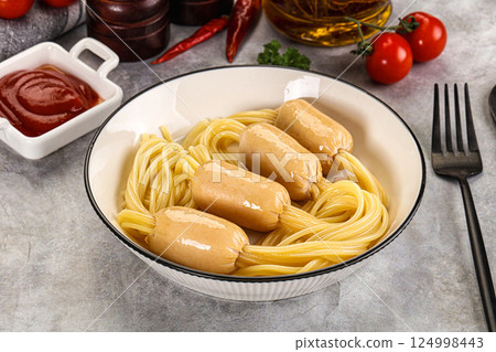 Dietary baby chicken sausage with spaghetti 124998443