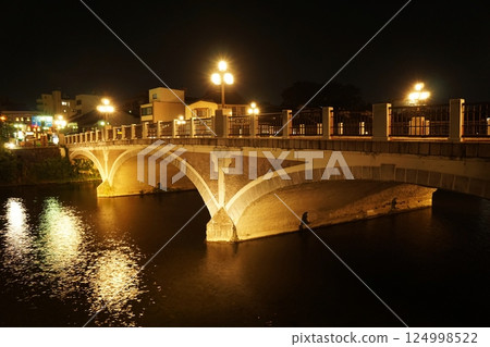 石川縣金澤市金澤三茶屋區附近的淺野川大橋 石川縣金澤市金澤三茶屋區附近的淺野川大橋 124998522