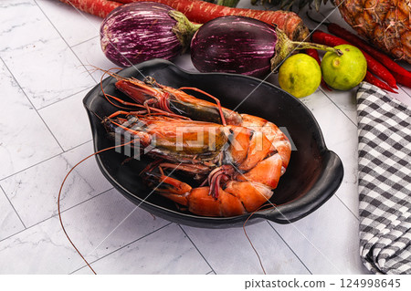 Boiled big king tiger prawn 124998645