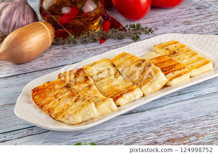 Greek traditional grilled halloumi cheese 124998752