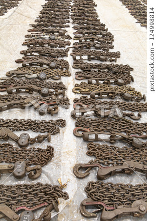 Rusty lashing chain 124998814