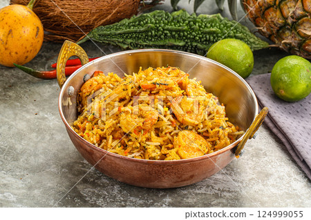 Indian cuisine - Biryani rice with prawn 124999055