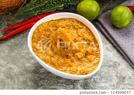 Indian cuisne - Chicken massala with sauce 124999057