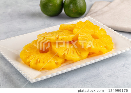 Sweet canned pineapple slices in syrope 124999176