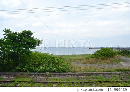 JR北海道函館本線大沼站至森站區間列車車窗景色(2023年夏季多雲) JR北海道函館本線大沼站至森站區間列車車窗景色(2023年夏季多雲) 124999489