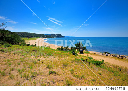 Kansai, Kinki, Tango Peninsula, Kotobiki Beach, a beautiful beach that makes a squeaking sound when you walk on it, Kyotango City, Kyoto Prefecture (1) 124999716
