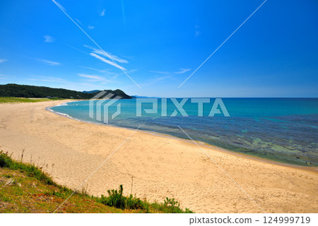 Kansai, Kinki, Tango Peninsula, A beautiful beach that makes a squeaking sound when you walk on it, Kotobiki Beach, Kyotango City, Kyoto Prefecture (4) 124999719