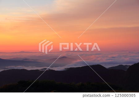 黎明，雲海 125000305