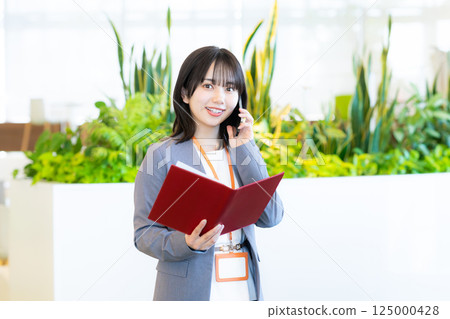 Business woman calling with a smartphone 125000428