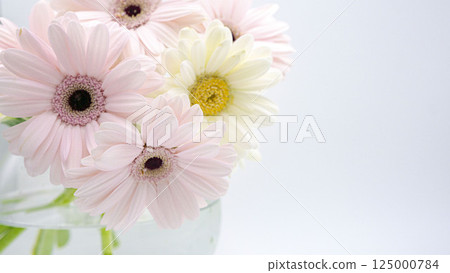Bouquet of gerberas in a glass vase 125000784