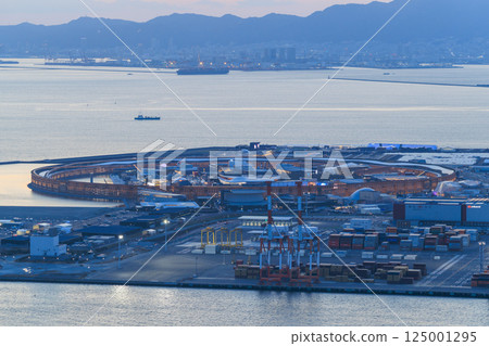 Evening view of Yumeshima at the Osaka Kansai Expo (Konohana Ward, Osaka City, Osaka Prefecture) Evening view of Yumeshima at the Osaka Kansai Expo (Konohana Ward, Osaka City, Osaka Prefecture) 125001295