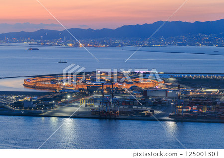 大阪關西萬博夢洲的夜景（大阪府大阪市此花區） 125001301