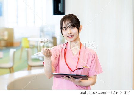 在醫院工作的醫務人員 125001305