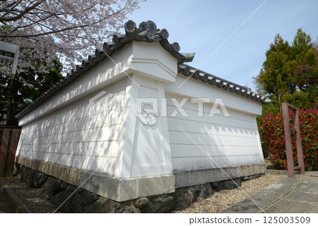 Amidaji Temple, white wall in the precincts, Kamigyo Ward, Kyoto City Amidaji Temple, white wall in the precincts, Kamigyo Ward, Kyoto City 125003509