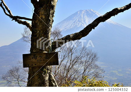 Mount Fuji as seen from the summit of Amagatake in the Tenshi Mountains Mount Fuji as seen from the summit of Amagatake in the Tenshi Mountains 125004332