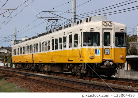 Takamatsu-Kotohira Electric Railroad Kotohira Line 1100 Series 1101 x 1102 bound for Ichinomiya 125004456