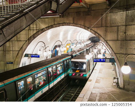 Paris Metro Cité Station *Photo taken in 2019 Paris Metro Cité Station *Photo taken in 2019 125005354