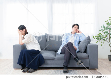 婚姻問題、爭吵、分手、離婚 婚姻問題、爭吵、分手、離婚 125005469