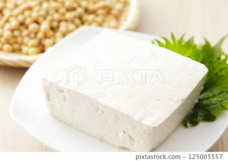 Soybeans and firm tofu in a colander 125005557