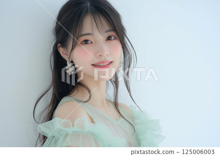 Woman in wedding dress 125006003