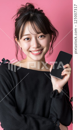 女人使用智慧型手機，垂直影像，影像生成 AI 125007317