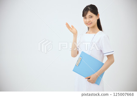 A smiley esthetician 125007668