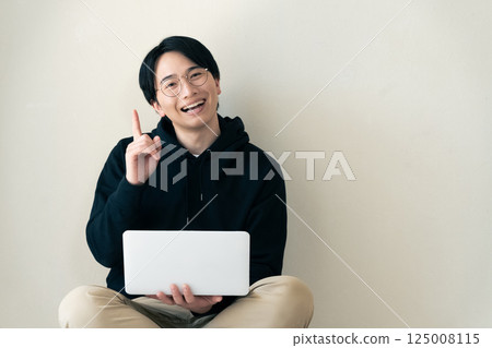 Man using a computer by the wall 125008115
